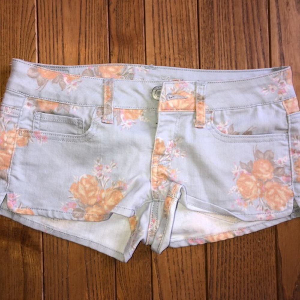 American Eagle floral shorts!